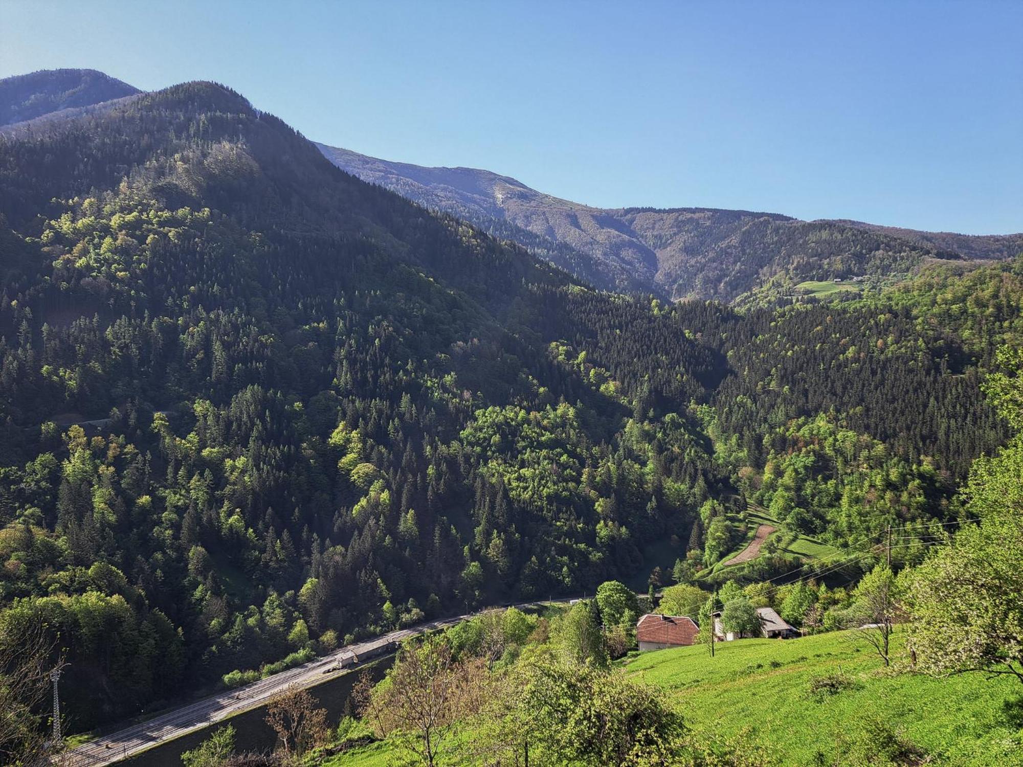 Appartamento Hikers Hut Hisar Podbrdo Esterno foto