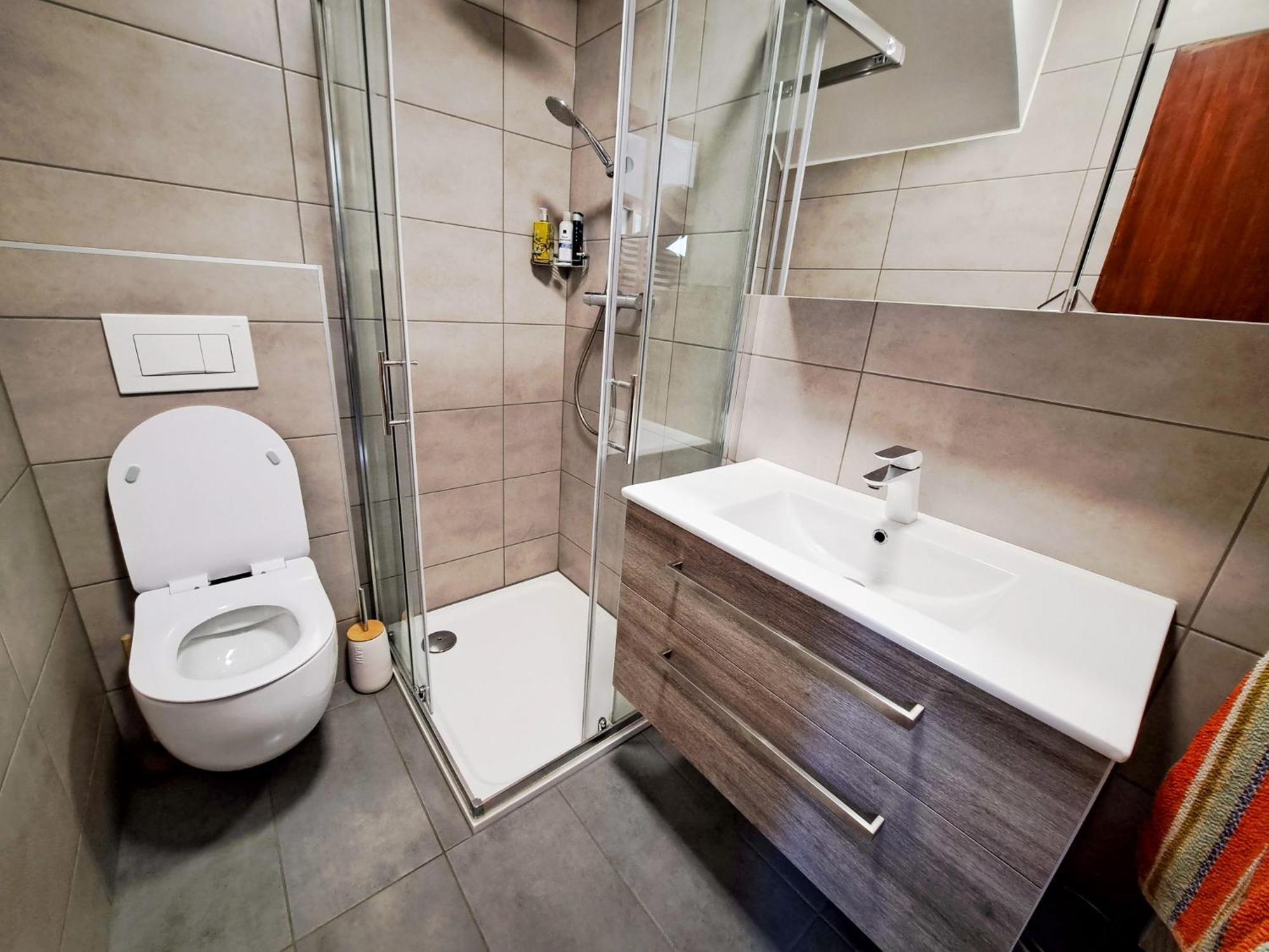 Appartamento Hikers Hut Hisar Podbrdo Esterno foto