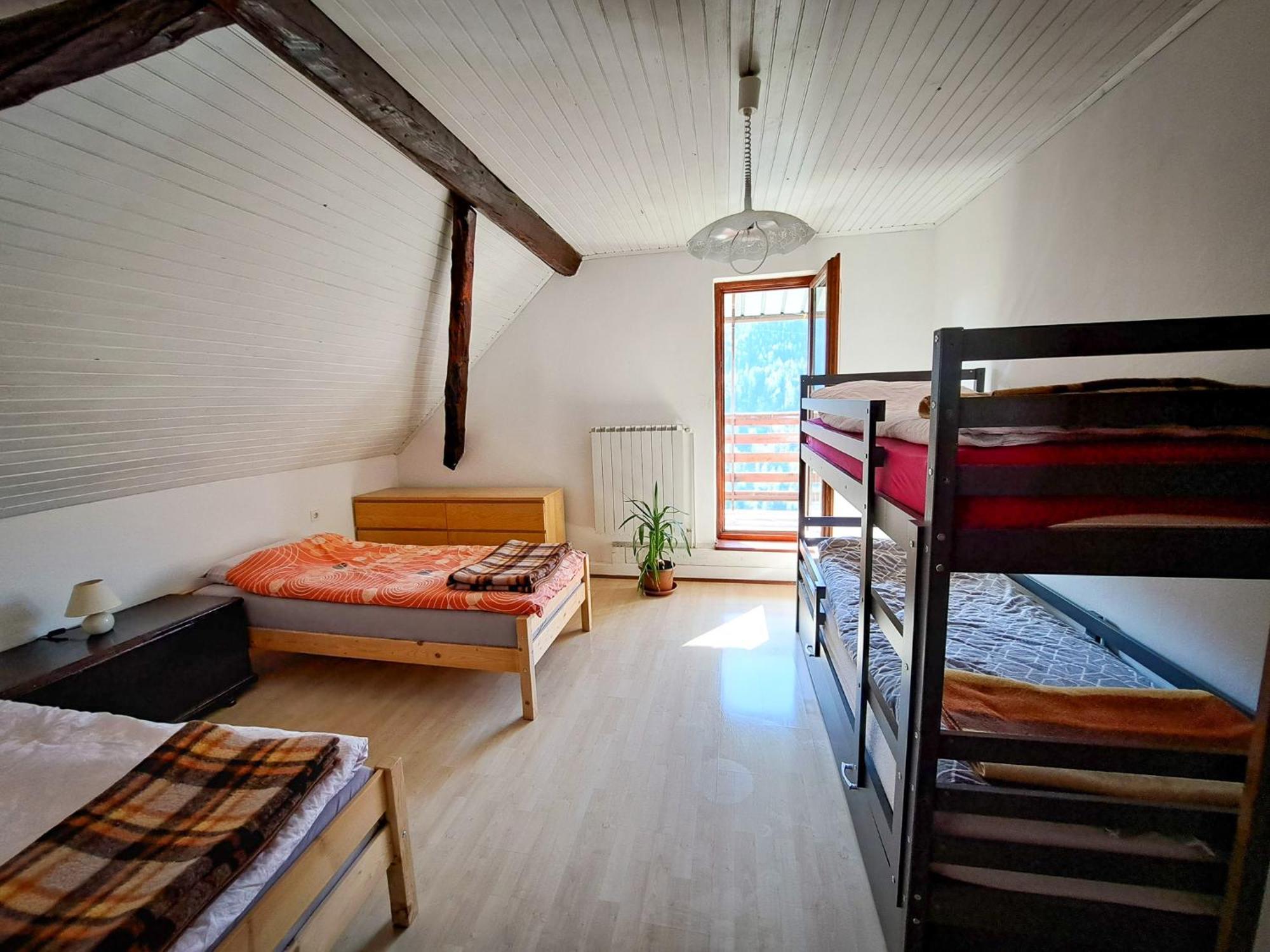 Appartamento Hikers Hut Hisar Podbrdo Esterno foto