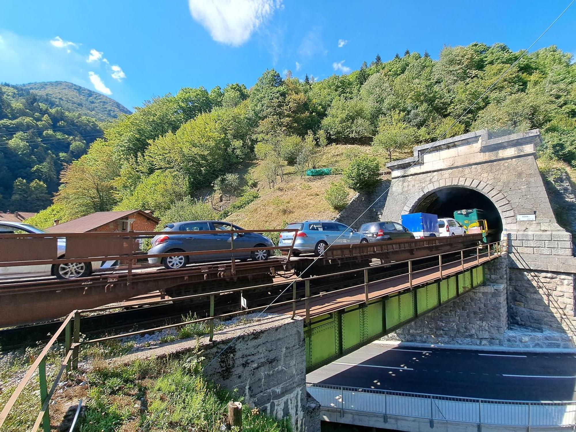 Appartamento Hikers Hut Hisar Podbrdo Esterno foto
